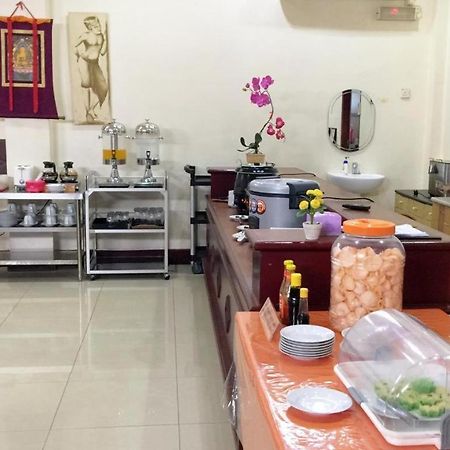 Hotel Dynasty Tarakan Buitenkant foto