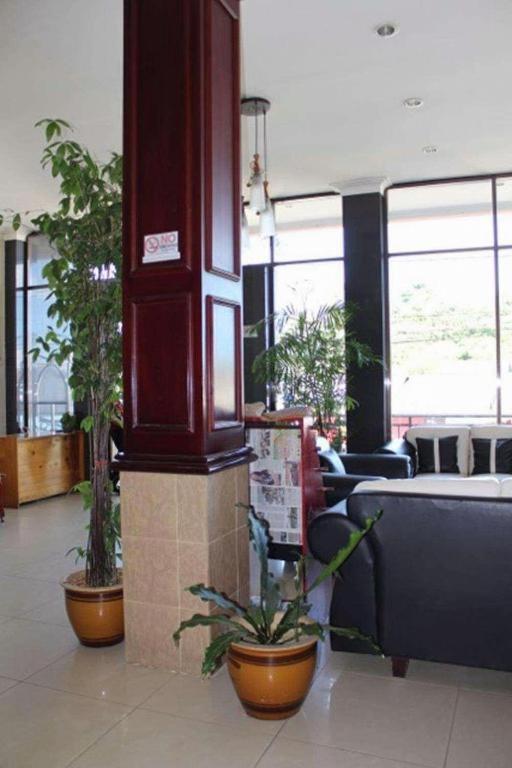 Hotel Dynasty Tarakan Buitenkant foto