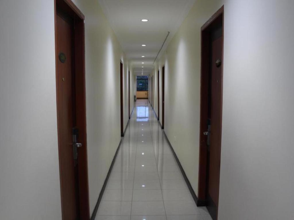 Hotel Dynasty Tarakan Buitenkant foto