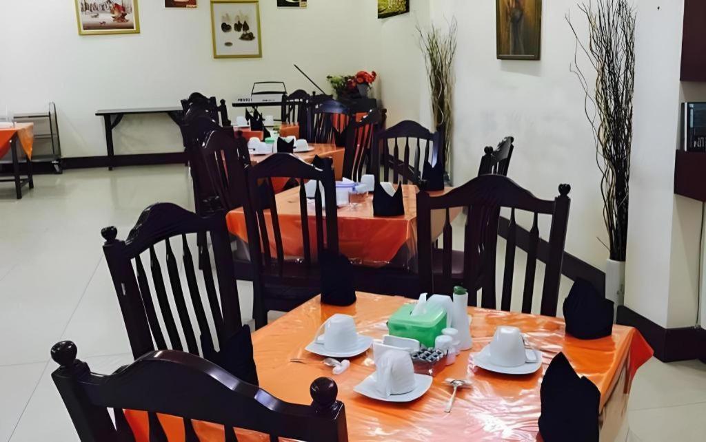 Hotel Dynasty Tarakan Buitenkant foto