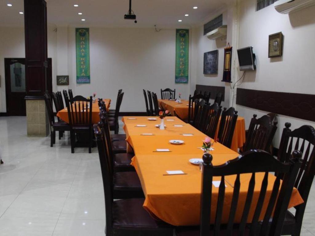 Hotel Dynasty Tarakan Buitenkant foto