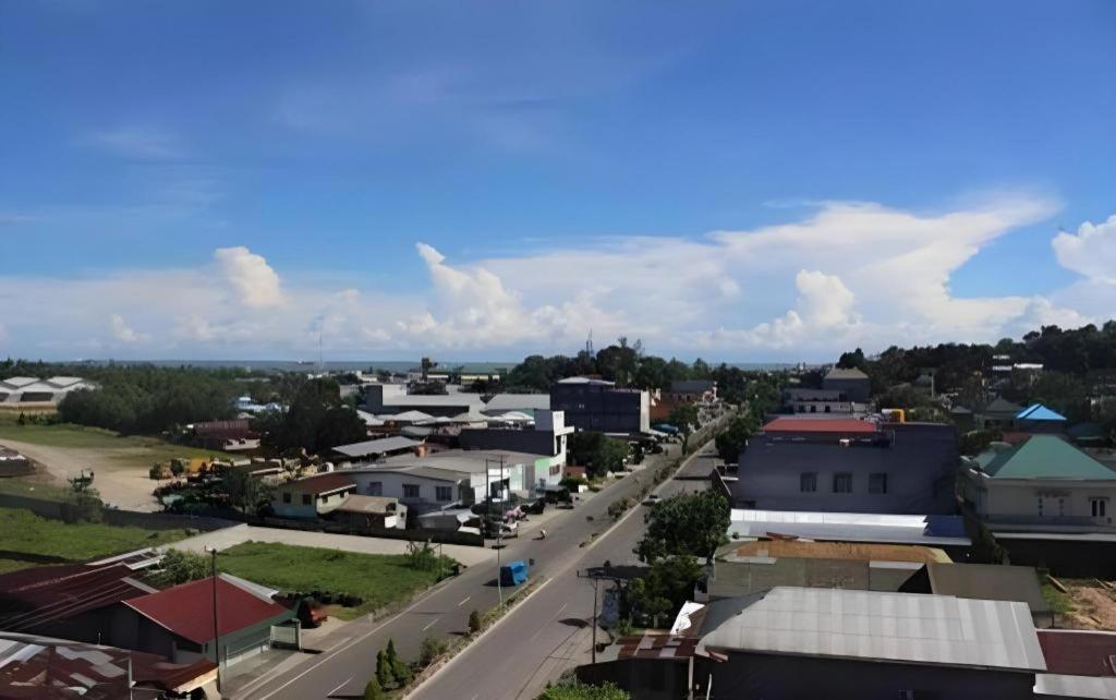Hotel Dynasty Tarakan Buitenkant foto