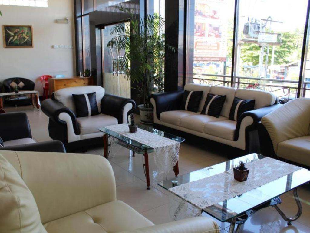 Hotel Dynasty Tarakan Buitenkant foto