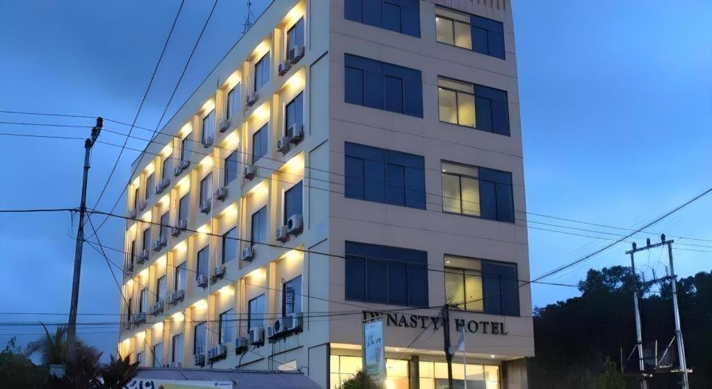 Hotel Dynasty Tarakan Buitenkant foto