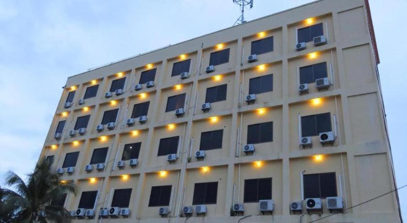 Hotel Dynasty Tarakan Buitenkant foto