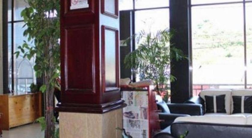 Hotel Dynasty Tarakan Buitenkant foto