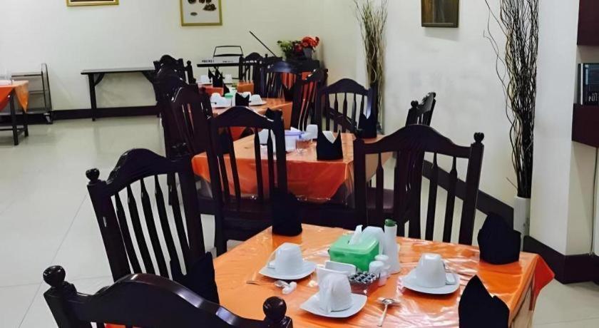 Hotel Dynasty Tarakan Buitenkant foto