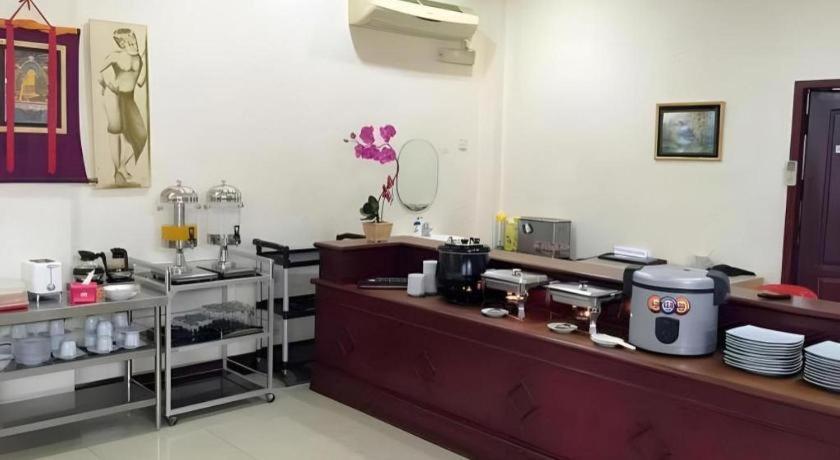 Hotel Dynasty Tarakan Buitenkant foto