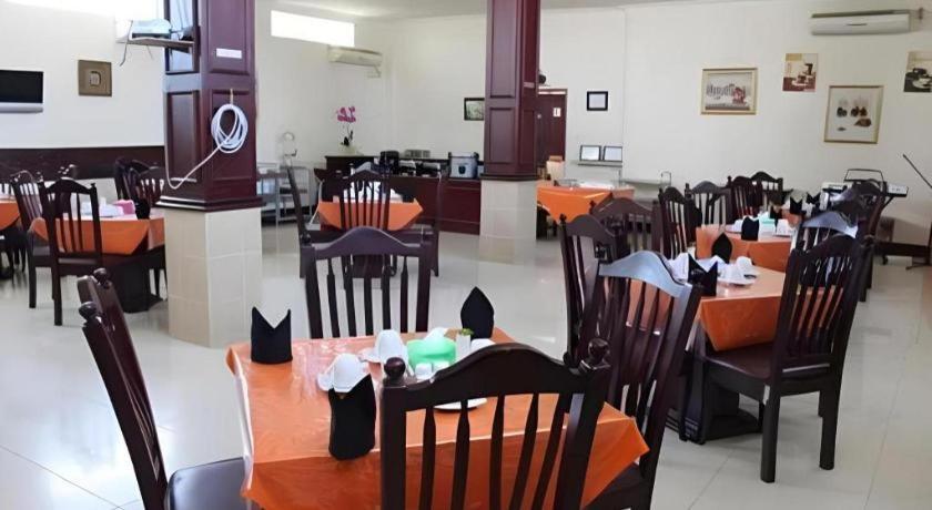 Hotel Dynasty Tarakan Buitenkant foto