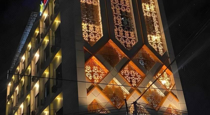 Hotel Dynasty Tarakan Buitenkant foto