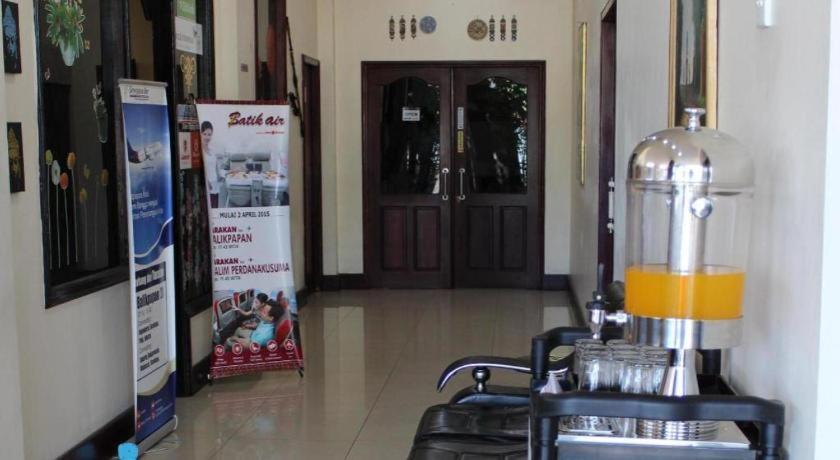 Hotel Dynasty Tarakan Buitenkant foto