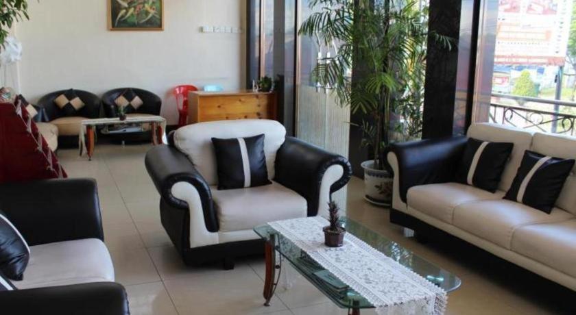 Hotel Dynasty Tarakan Buitenkant foto