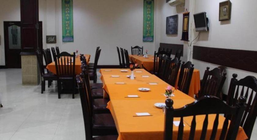 Hotel Dynasty Tarakan Buitenkant foto