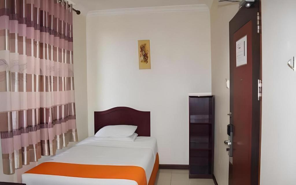 Hotel Dynasty Tarakan Buitenkant foto